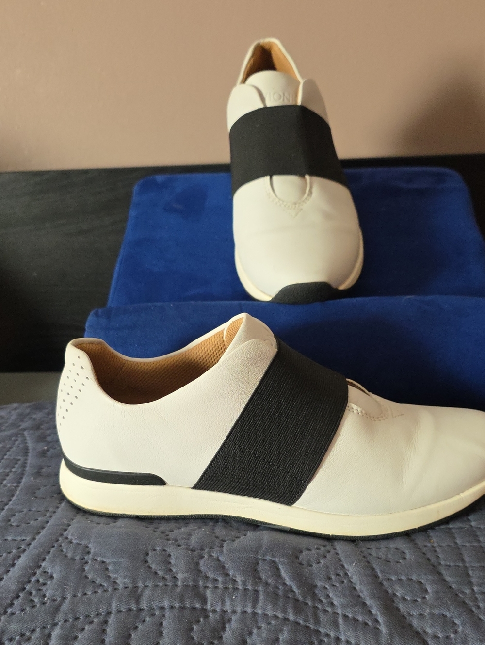Vionic White and Black Slip-On Shoes Sz 7.5